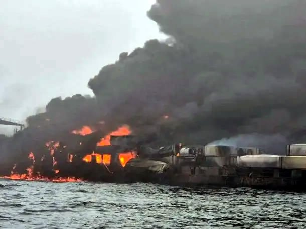 Impresionante choque entre un barco petrolero y un carguero en el Mar del  Norte – Contacto Radio FM